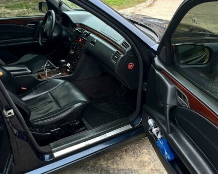 Синий Мерседес Е-Класс, объемом двигателя 2.1 л и пробегом 390 тыс. км за 5000 $, фото 8 на Automoto.ua