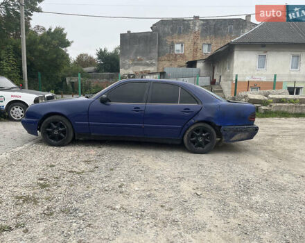 Синий Мерседес Е-Класс, объемом двигателя 2.2 л и пробегом 384 тыс. км за 1900 $, фото 4 на Automoto.ua