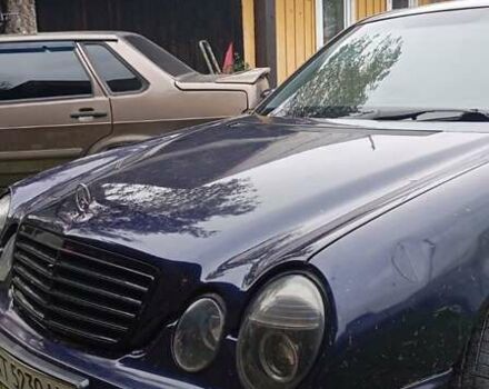 Синій Мерседес Е-Клас, об'ємом двигуна 2 л та пробігом 250 тис. км за 1999 $, фото 3 на Automoto.ua