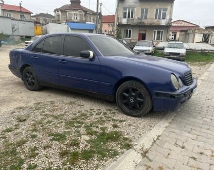 Синий Мерседес Е-Класс, объемом двигателя 2.2 л и пробегом 365 тыс. км за 1900 $, фото 7 на Automoto.ua