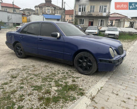 Синий Мерседес Е-Класс, объемом двигателя 2.2 л и пробегом 400 тыс. км за 1200 $, фото 11 на Automoto.ua