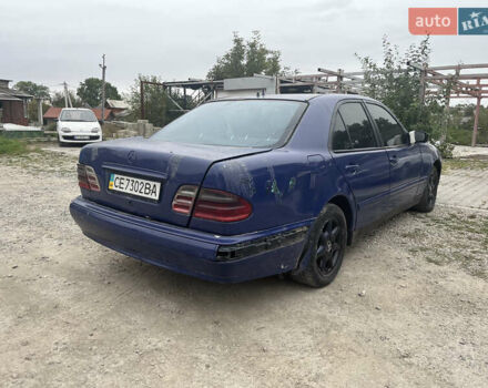 Синий Мерседес Е-Класс, объемом двигателя 2.2 л и пробегом 400 тыс. км за 1200 $, фото 8 на Automoto.ua