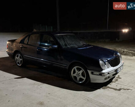 Синий Мерседес Е-Класс, объемом двигателя 2.1 л и пробегом 500 тыс. км за 2199 $, фото 8 на Automoto.ua