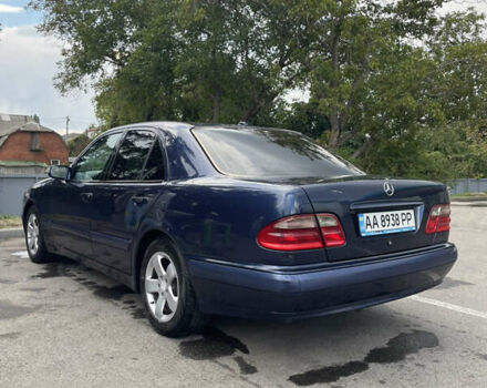 Синий Мерседес Е-Класс, объемом двигателя 2.2 л и пробегом 314 тыс. км за 4999 $, фото 4 на Automoto.ua