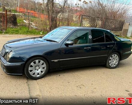 Синій Мерседес Е-Клас, об'ємом двигуна 2.8 л та пробігом 300 тис. км за 4200 $, фото 2 на Automoto.ua