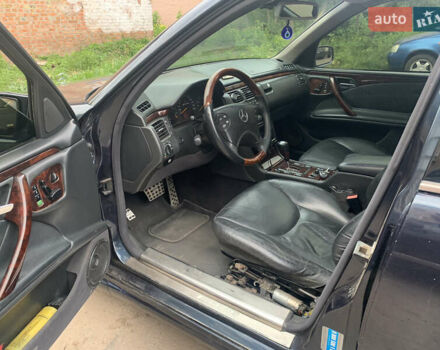 Синій Мерседес Е-Клас, об'ємом двигуна 3.2 л та пробігом 311 тис. км за 4500 $, фото 6 на Automoto.ua