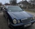 Синій Мерседес Е-Клас, об'ємом двигуна 3.2 л та пробігом 400 тис. км за 1400 $, фото 4 на Automoto.ua