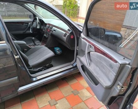 Синий Мерседес Е-Класс, объемом двигателя 2.2 л и пробегом 360 тыс. км за 4500 $, фото 26 на Automoto.ua