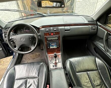 Синий Мерседес Е-Класс, объемом двигателя 4.3 л и пробегом 288 тыс. км за 1850 $, фото 4 на Automoto.ua