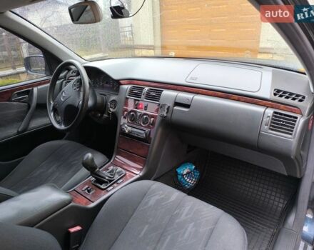 Синий Мерседес Е-Класс, объемом двигателя 2.2 л и пробегом 360 тыс. км за 4500 $, фото 27 на Automoto.ua