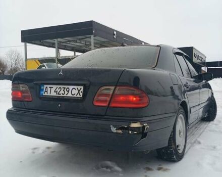 Синий Мерседес Е-Класс, объемом двигателя 2.2 л и пробегом 447 тыс. км за 2700 $, фото 5 на Automoto.ua