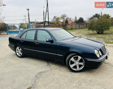 Синий Мерседес Е-Класс, объемом двигателя 2.15 л и пробегом 395 тыс. км за 5000 $, фото 2 на Automoto.ua