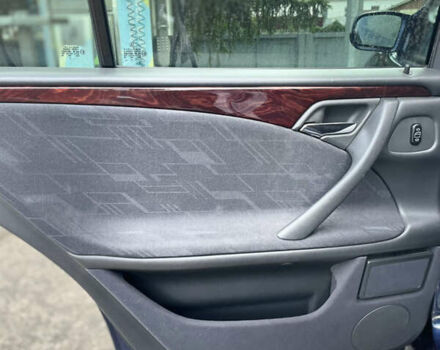 Синий Мерседес Е-Класс, объемом двигателя 2.2 л и пробегом 314 тыс. км за 4999 $, фото 24 на Automoto.ua