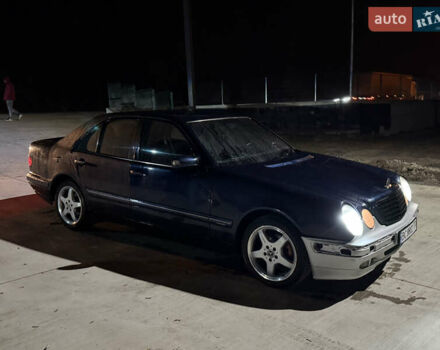 Синий Мерседес Е-Класс, объемом двигателя 2.1 л и пробегом 500 тыс. км за 2199 $, фото 5 на Automoto.ua