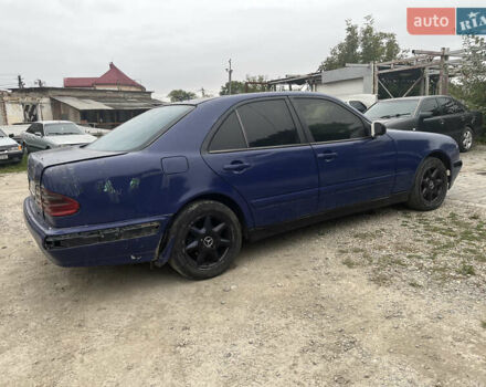 Синий Мерседес Е-Класс, объемом двигателя 2.2 л и пробегом 400 тыс. км за 1200 $, фото 9 на Automoto.ua