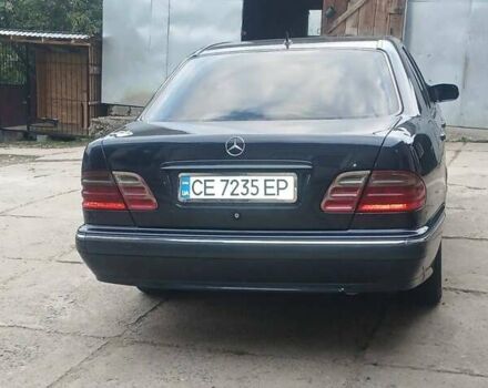 Синий Мерседес Е-Класс, объемом двигателя 2.1 л и пробегом 400 тыс. км за 5150 $, фото 4 на Automoto.ua