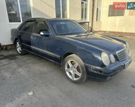 Синій Мерседес Е-Клас, об'ємом двигуна 4.27 л та пробігом 266 тис. км за 1500 $, фото 2 на Automoto.ua