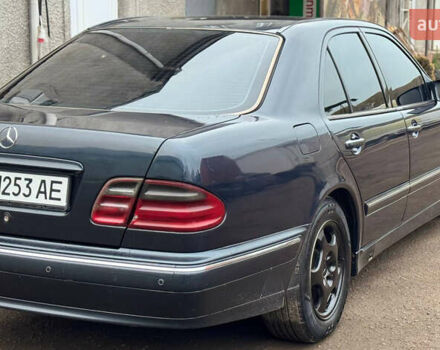 Синий Мерседес Е-Класс, объемом двигателя 2.15 л и пробегом 400 тыс. км за 3700 $, фото 2 на Automoto.ua