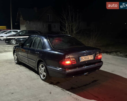 Синий Мерседес Е-Класс, объемом двигателя 2.1 л и пробегом 500 тыс. км за 2199 $, фото 2 на Automoto.ua