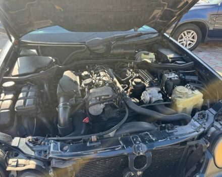 Синий Мерседес Е-Класс, объемом двигателя 2.2 л и пробегом 300 тыс. км за 2699 $, фото 11 на Automoto.ua