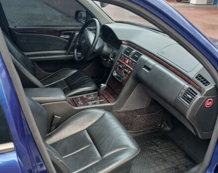 Синий Мерседес Е-Класс, объемом двигателя 2 л и пробегом 300 тыс. км за 3800 $, фото 6 на Automoto.ua