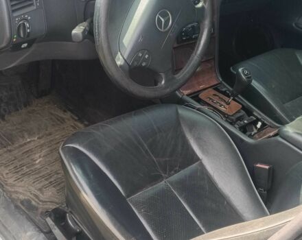 Мерседес Е-Клас 2001 у Кременчуге на Automoto.ua Синій Мерседес Е-Клас, об'ємом двигуна 3.2 л та пробігом 300 тис. км за 500 $, фото 4 на Automoto.ua