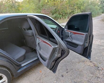 Синий Мерседес Е-Класс, объемом двигателя 2.1 л и пробегом 380 тыс. км за 4700 $, фото 18 на Automoto.ua