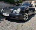Синій Мерседес Е-Клас, об'ємом двигуна 2 л та пробігом 450 тис. км за 3200 $, фото 1 на Automoto.ua