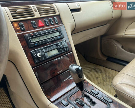 Синий Мерседес Е-Класс, объемом двигателя 3.23 л и пробегом 500 тыс. км за 2850 $, фото 10 на Automoto.ua