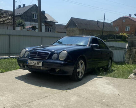 Мерседес Е-Класс 2001 в Бережанах на Automoto.ua Синий Мерседес Е-Класс, объемом двигателя 2 л и пробегом 300 тыс. км за 2450 $, фото 4 на Automoto.ua