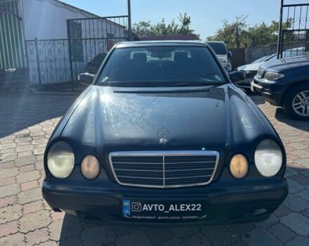 Синий Мерседес Е-Класс, объемом двигателя 2.2 л и пробегом 300 тыс. км за 2699 $, фото 1 на Automoto.ua