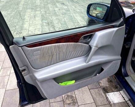 Синий Мерседес Е-Класс, объемом двигателя 2.2 л и пробегом 333 тыс. км за 2600 $, фото 9 на Automoto.ua