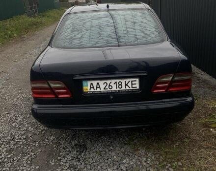 Синій Мерседес Е-Клас, об'ємом двигуна 2 л та пробігом 400 тис. км за 2850 $, фото 3 на Automoto.ua