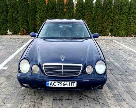 Синий Мерседес Е-Класс, объемом двигателя 2.2 л и пробегом 333 тыс. км за 2600 $, фото 1 на Automoto.ua