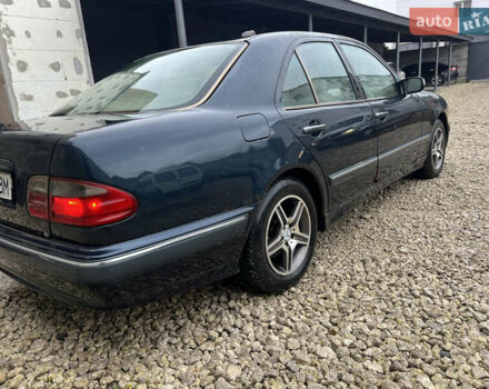 Синий Мерседес Е-Класс, объемом двигателя 3.23 л и пробегом 500 тыс. км за 2850 $, фото 3 на Automoto.ua