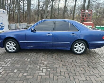 Синий Мерседес Е-Класс, объемом двигателя 2 л и пробегом 300 тыс. км за 3800 $, фото 4 на Automoto.ua