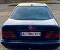 Синій Мерседес Е-Клас, об'ємом двигуна 3.2 л та пробігом 400 тис. км за 6600 $, фото 7 на Automoto.ua