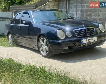 Мерседес Е-Класс 2001 в Бережанах на Automoto.ua Синий Мерседес Е-Класс, объемом двигателя 2 л и пробегом 300 тыс. км за 2450 $, фото 2 на Automoto.ua