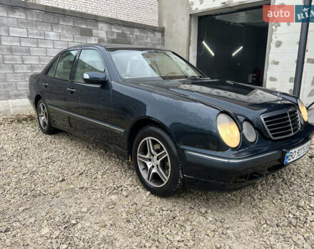 Синий Мерседес Е-Класс, объемом двигателя 3.23 л и пробегом 500 тыс. км за 2850 $, фото 2 на Automoto.ua