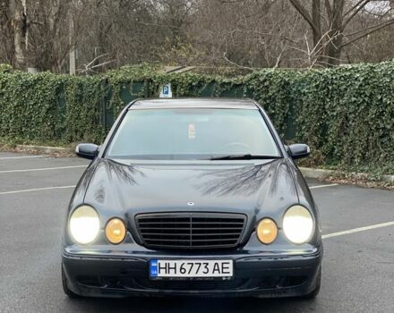 Синий Мерседес Е-Класс, объемом двигателя 2.2 л и пробегом 350 тыс. км за 3550 $, фото 2 на Automoto.ua