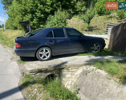 Мерседес Е-Класс 2001 в Бережанах на Automoto.ua Синий Мерседес Е-Класс, объемом двигателя 2 л и пробегом 300 тыс. км за 2450 $, фото 5 на Automoto.ua