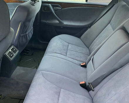 Синий Мерседес Е-Класс, объемом двигателя 3.22 л и пробегом 560 тыс. км за 3699 $, фото 13 на Automoto.ua