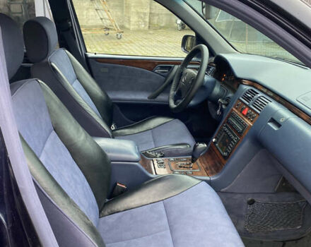 Синий Мерседес Е-Класс, объемом двигателя 3.22 л и пробегом 560 тыс. км за 3699 $, фото 16 на Automoto.ua