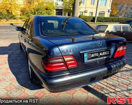 Синій Мерседес Е-Клас, об'ємом двигуна 2.2 л та пробігом 300 тис. км за 2699 $, фото 6 на Automoto.ua