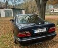 Мерседес Е-Класс 2001 в Путиле на Automoto.ua Синий Мерседес Е-Класс, объемом двигателя 3.2 л и пробегом 545 тыс. км за 3000 $, фото 1 на Automoto.ua