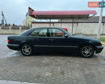 Синий Мерседес Е-Класс, объемом двигателя 3.23 л и пробегом 520 тыс. км за 2200 $, фото 4 на Automoto.ua