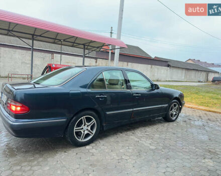 Синий Мерседес Е-Класс, объемом двигателя 3.23 л и пробегом 520 тыс. км за 2200 $, фото 3 на Automoto.ua