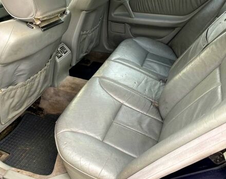 Синий Мерседес Е-Класс, объемом двигателя 2.2 л и пробегом 333 тыс. км за 2600 $, фото 10 на Automoto.ua