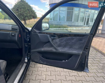 Синій Мерседес Е-Клас, об'ємом двигуна 2.69 л та пробігом 299 тис. км за 2999 $, фото 12 на Automoto.ua