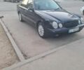 Синий Мерседес Е-Класс, объемом двигателя 3.2 л и пробегом 450 тыс. км за 3600 $, фото 1 на Automoto.ua